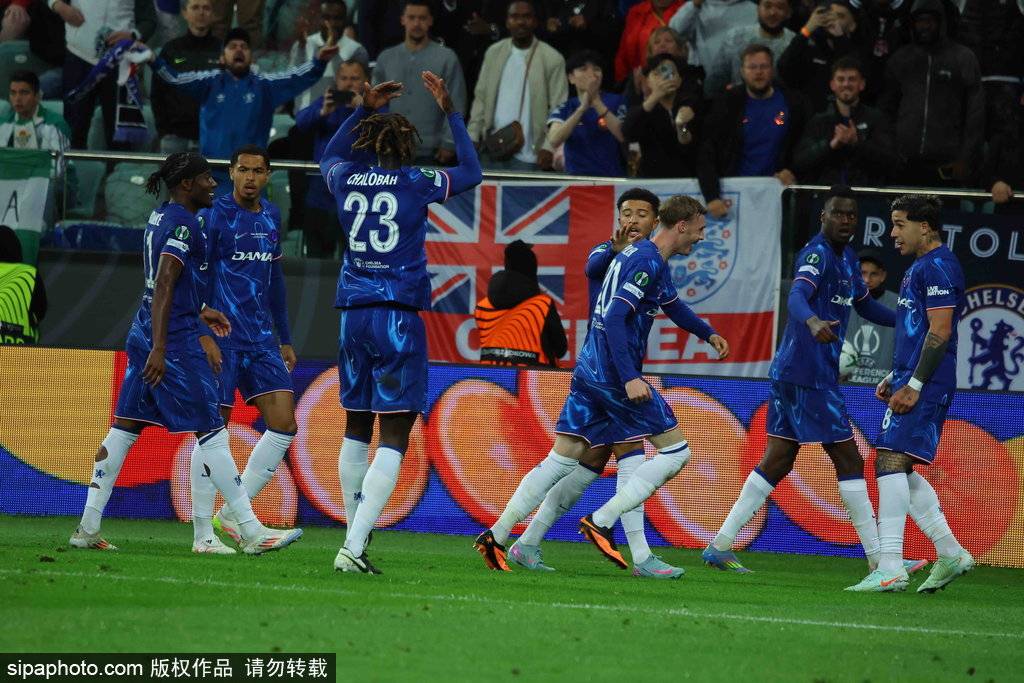 安东尼回归皇家贝蒂斯！曼联3258万英镑放人，巴西边锋半程9球5助攻征服西甲