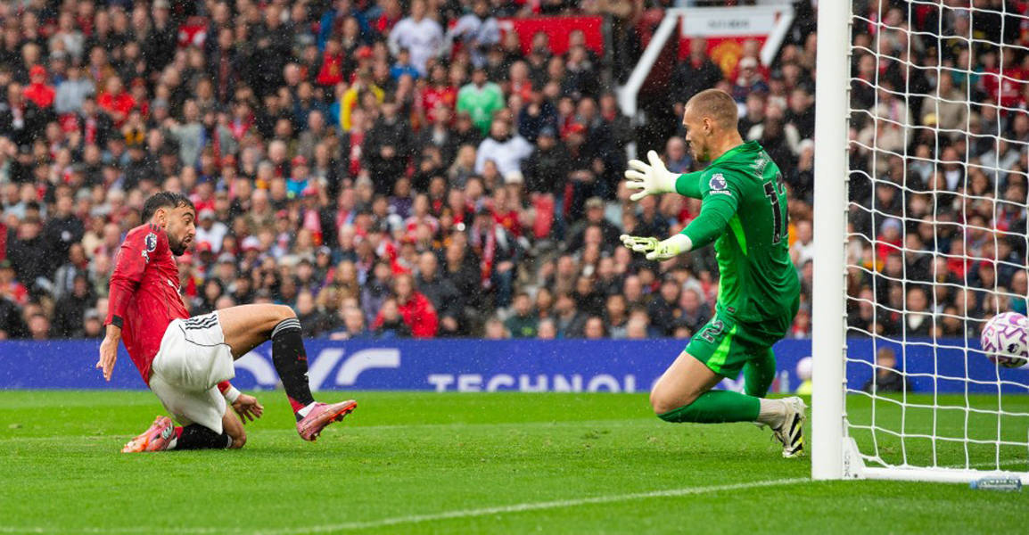 B费200场百球阿莫林盛赞！曼联新帝星板凳坐穿，曝拉爵欲用他换皇马悍将